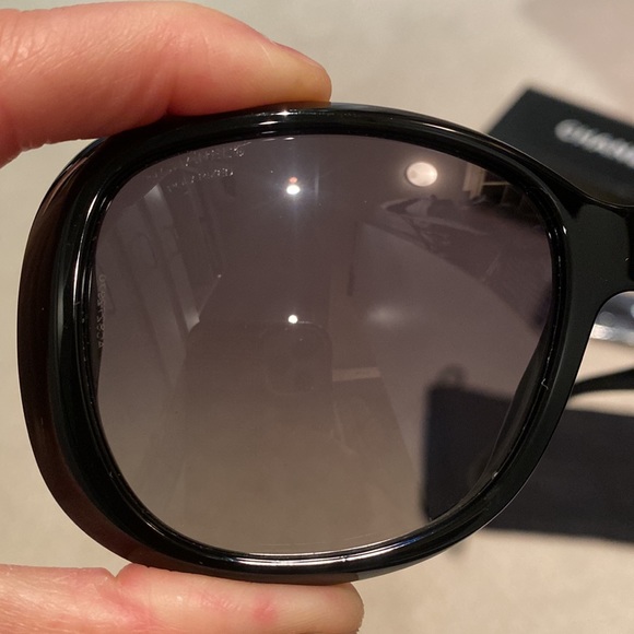 Chanel sunglasses - Picture 7 of 8